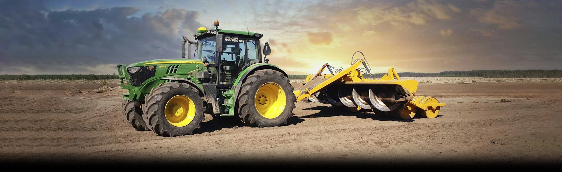 Screw leveller attached to tractor